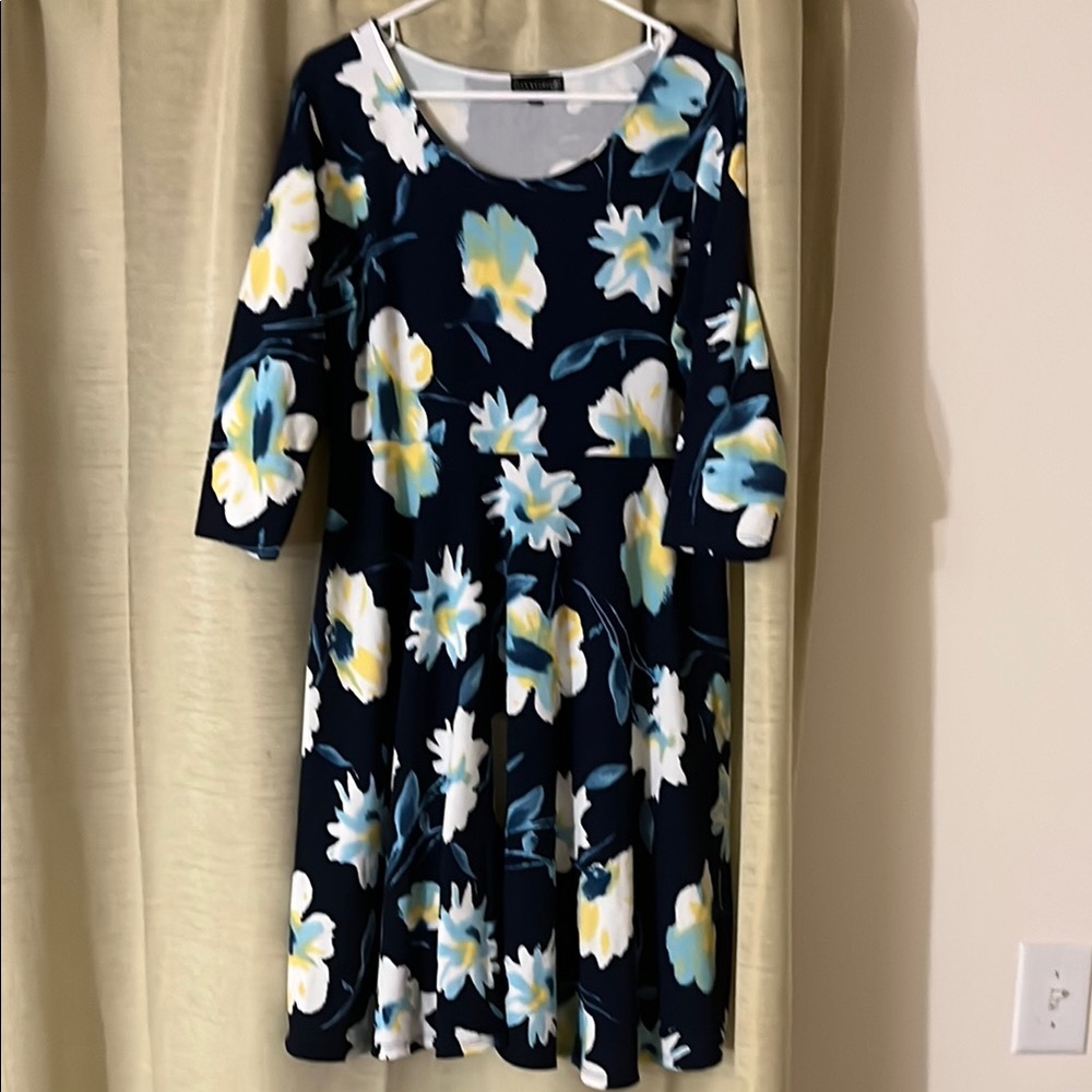 Chic Navy Floral Dress